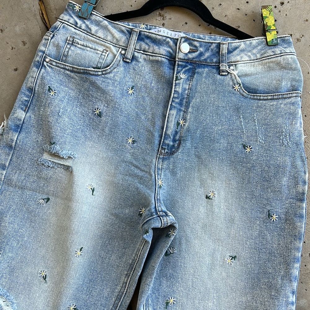 Tinseltown Daisy Light Blue Distressed Women's Jeans